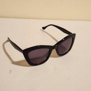 Gemma Styles Dream On Sunglasses Black 52-20-140 Classic Cat Eye Resortwear